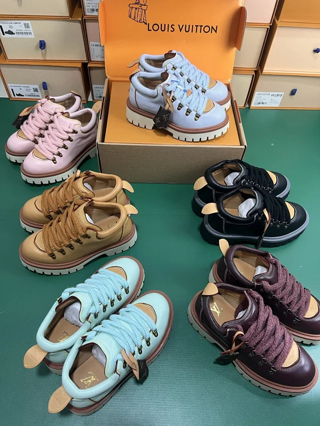 Louis Vuitton Boots Low-Top Workwear Lace-Up with Lug Soles product detail image 1