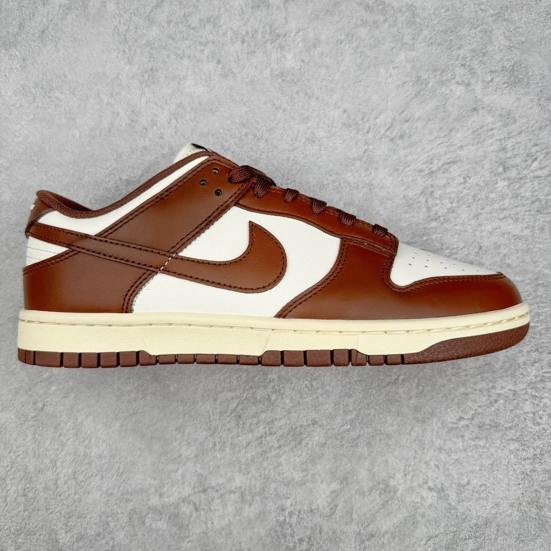 Nike Sneakers Dunk Low Retro — White and brown