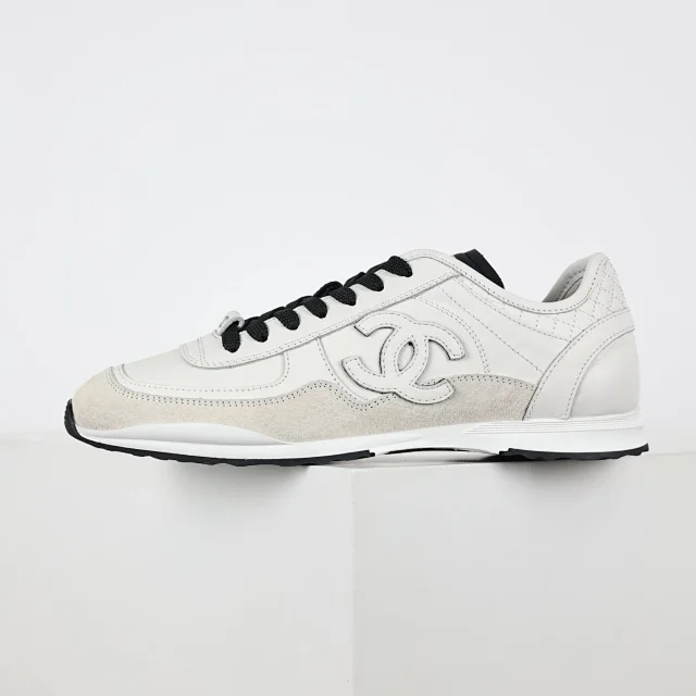 Chanel Sneakers Low-Top Double-C Logo product detail image 45