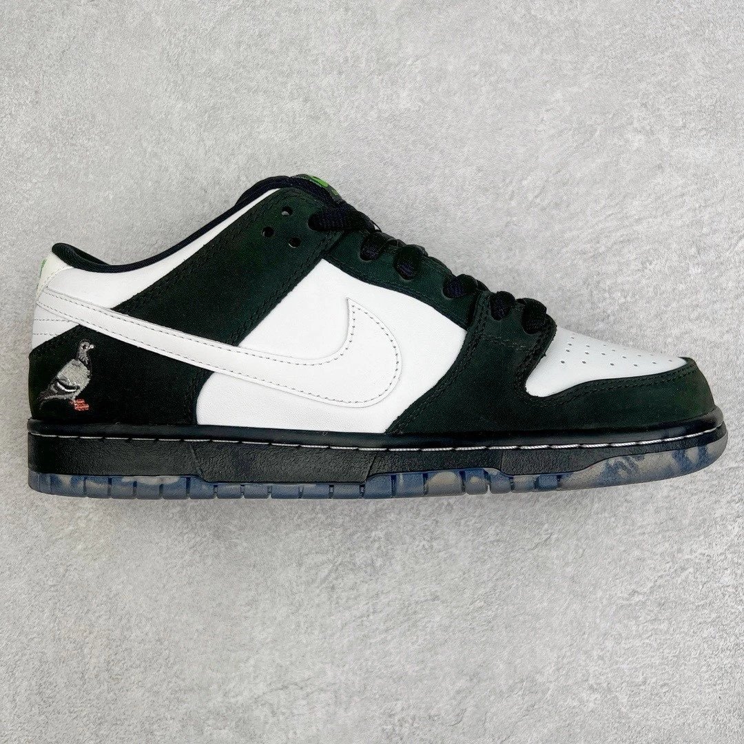 Nike Sneakers Dunk Low Retro — black and white pigeons