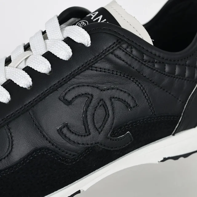 Chanel Sneakers Low-Top Double-C Logo product detail image 33