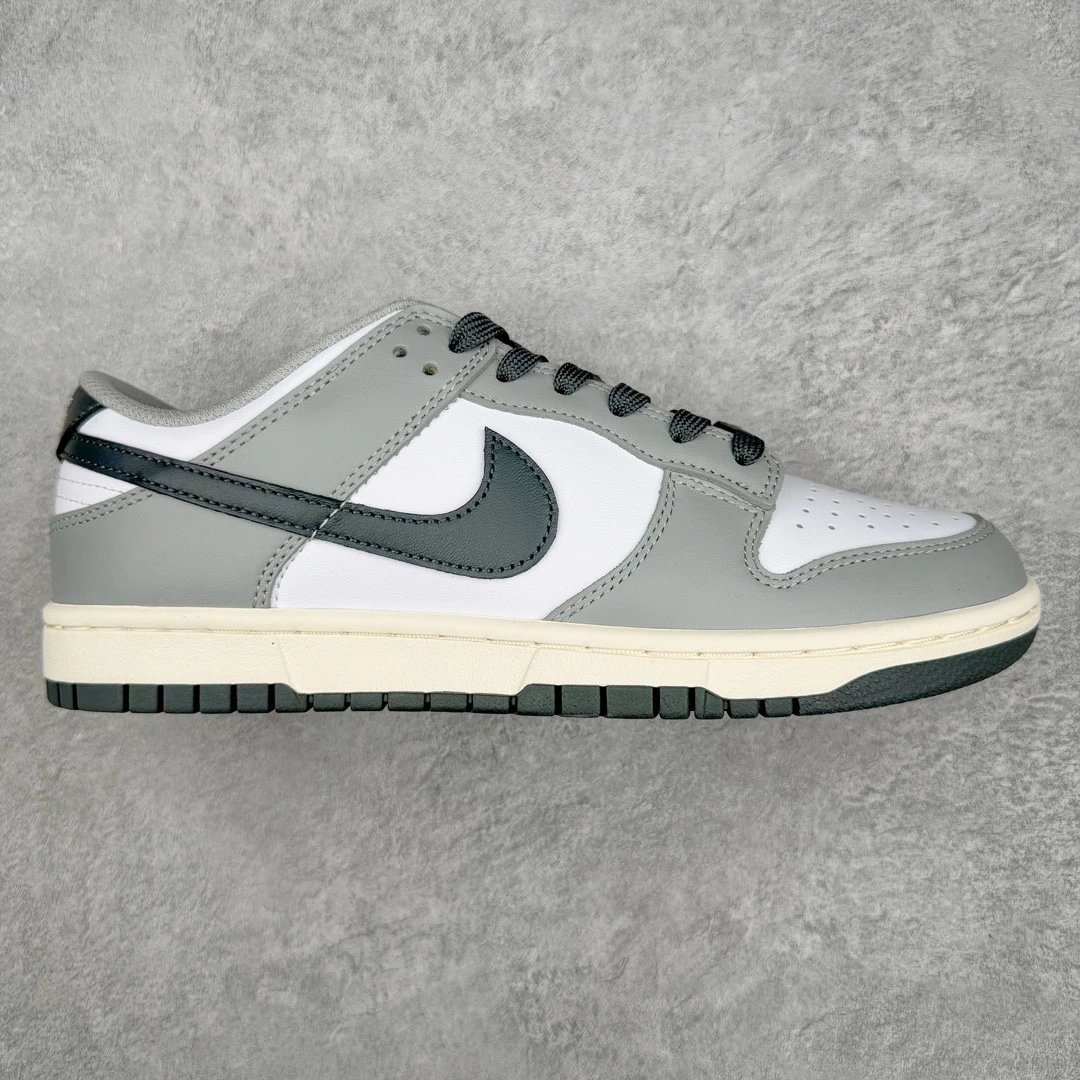Nike Sneakers Dunk Low Retro — White, black, and gray