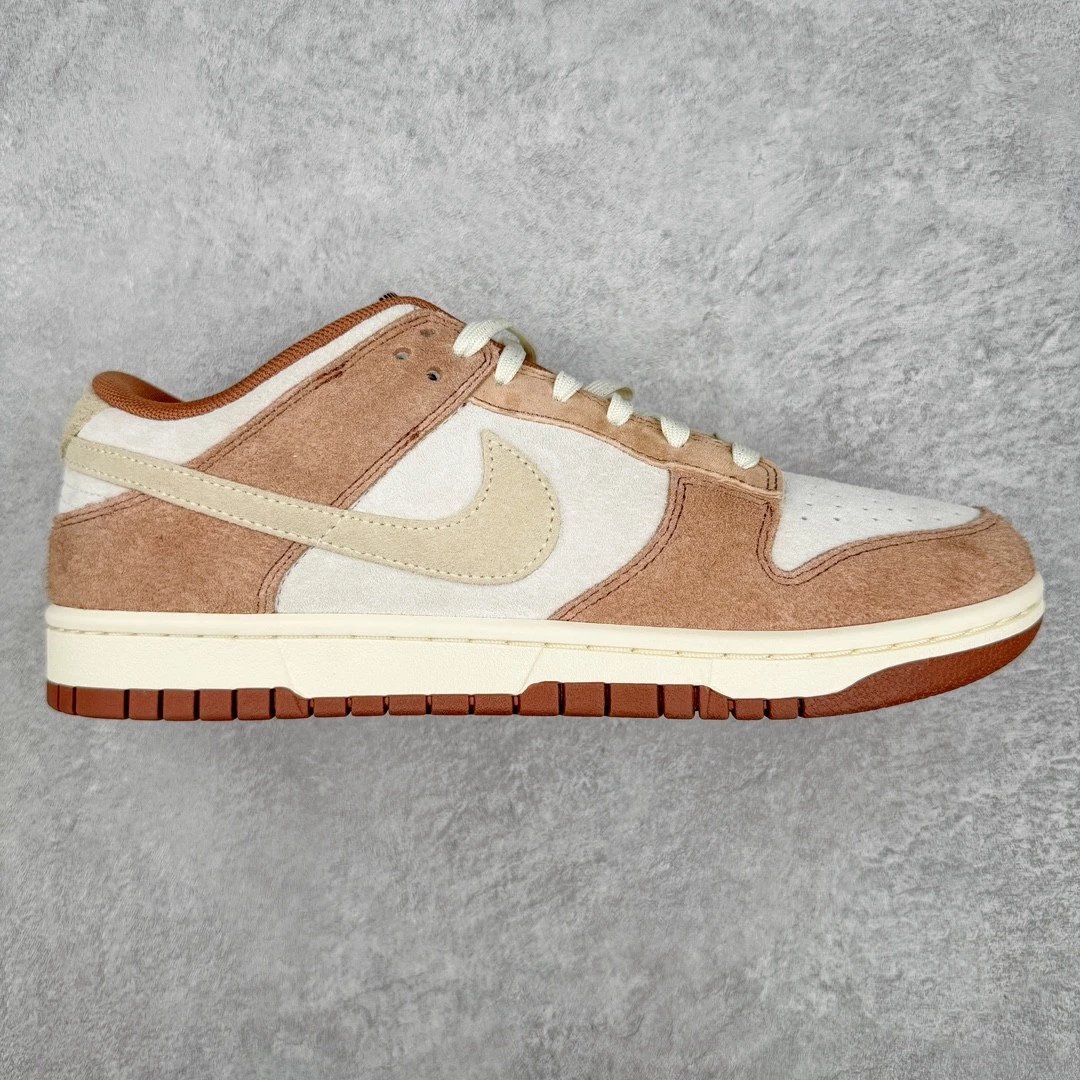 Nike Sneakers Dunk Low Retro — Brown and white