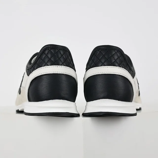 Chanel Sneakers Low-Top Double-C Logo product detail image 17