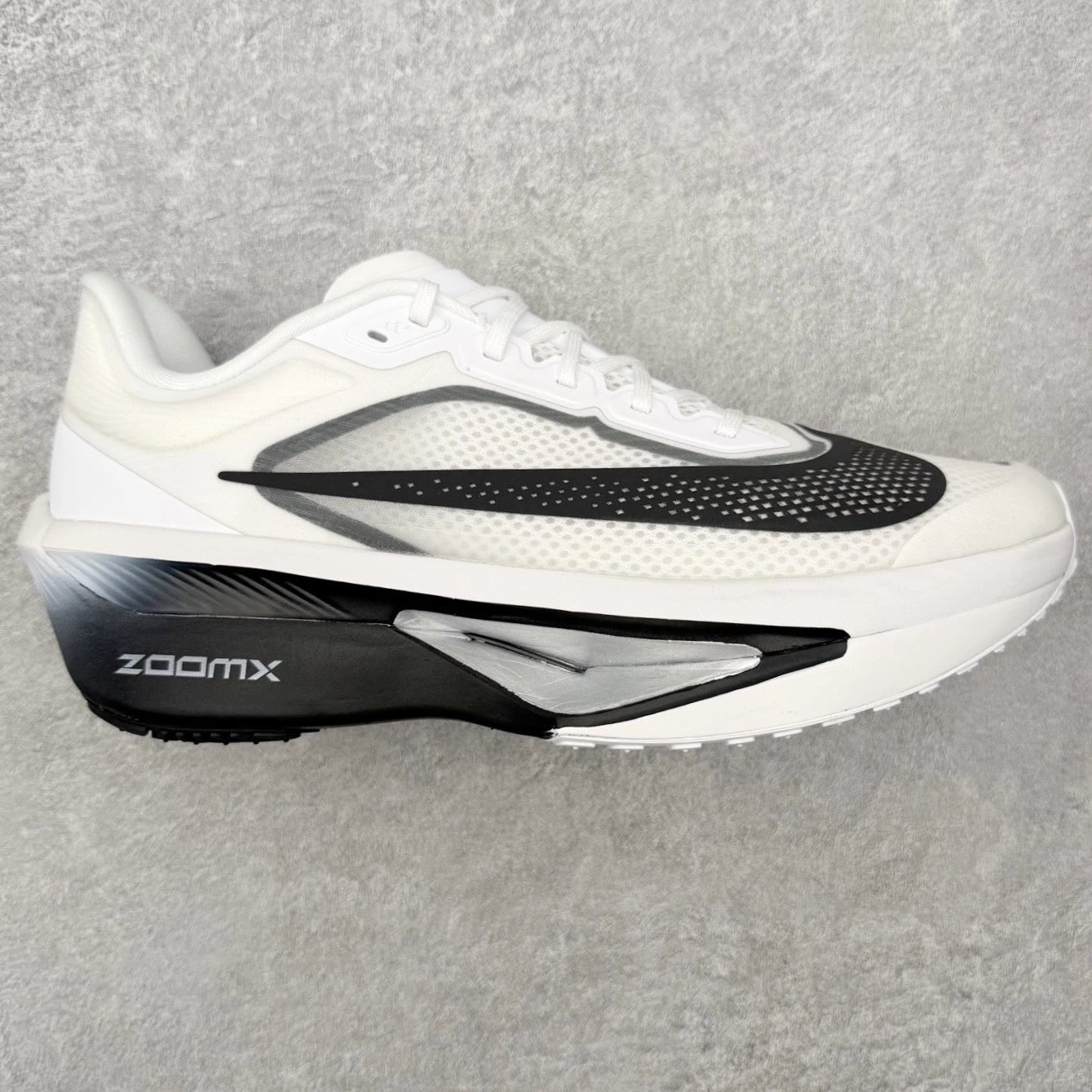 Nike Sneakers ZoomX running — Black and white