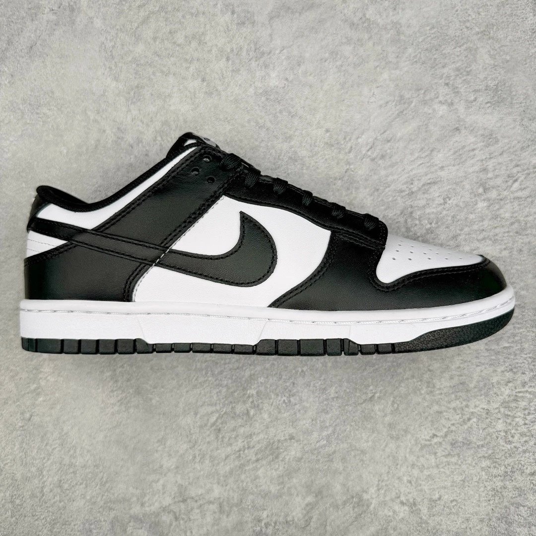 Nike Sneakers Dunk Low Retro — Black and white panda