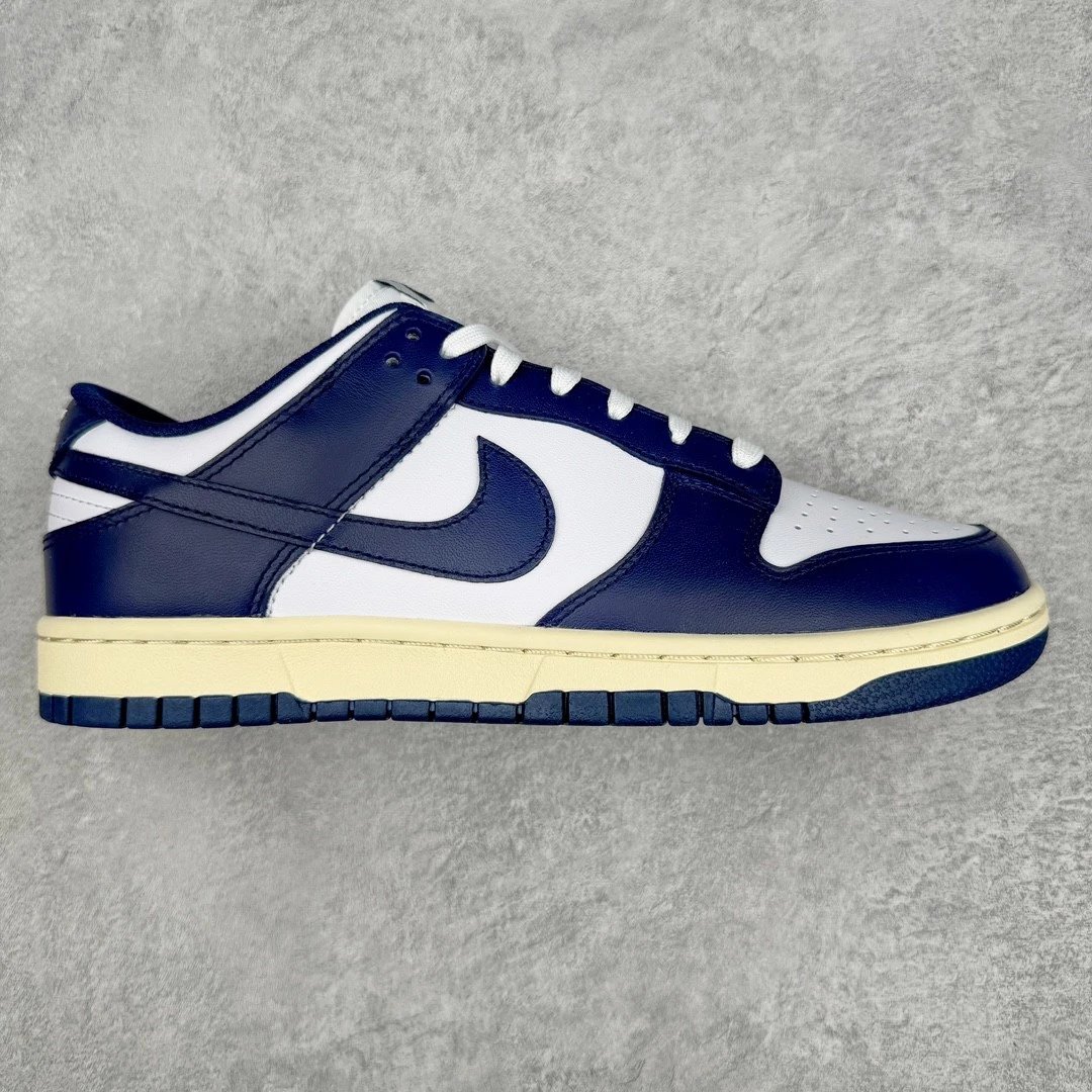 Nike Sneakers Dunk Low Retro — White and blue oxidation