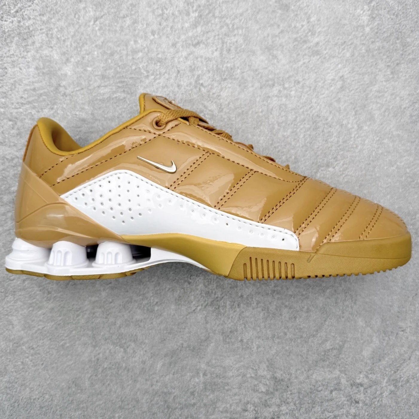 Nike Sneakers Low-top with column-cushioned heel — Khaki