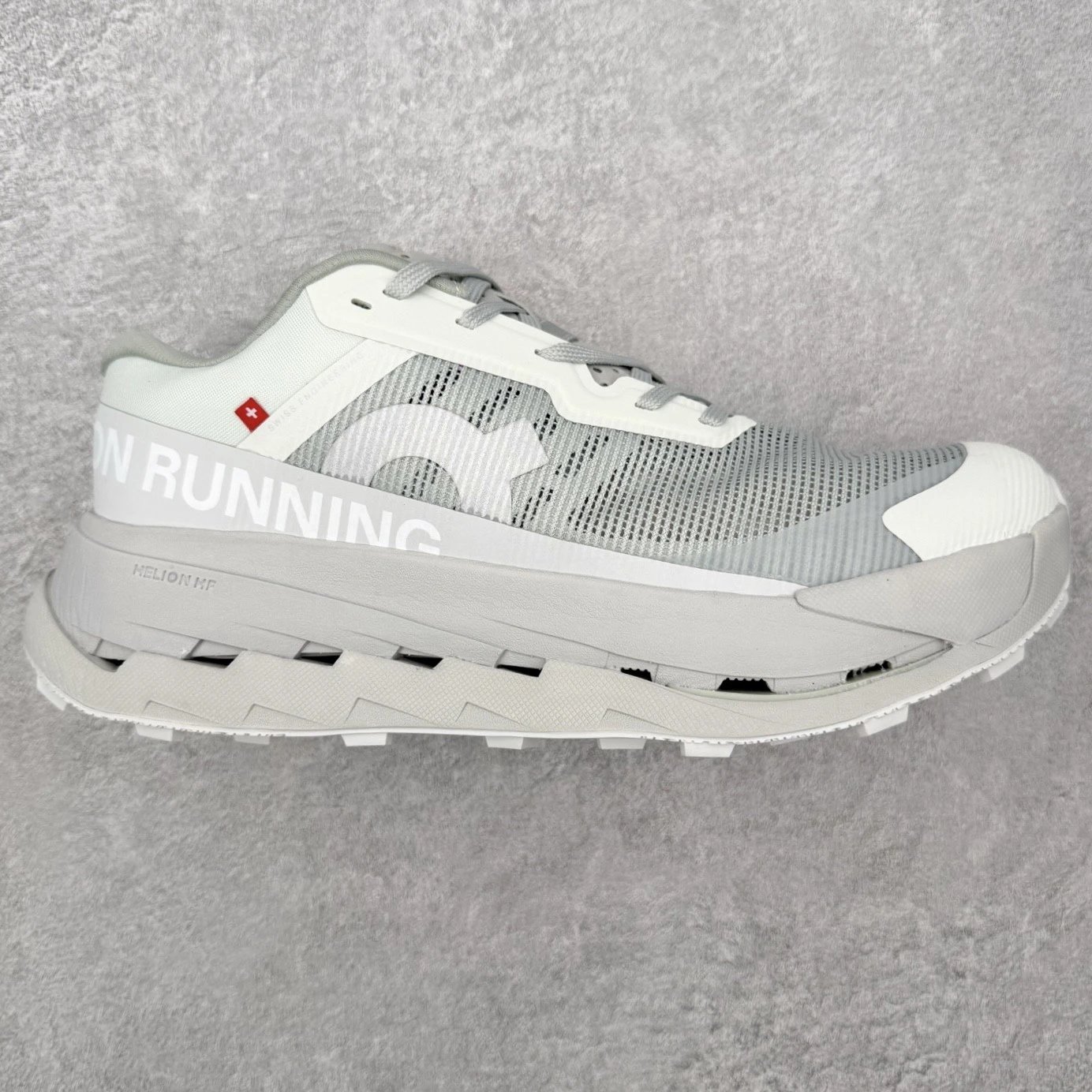 On Sneakers Mesh running with lugged outsole — gray
