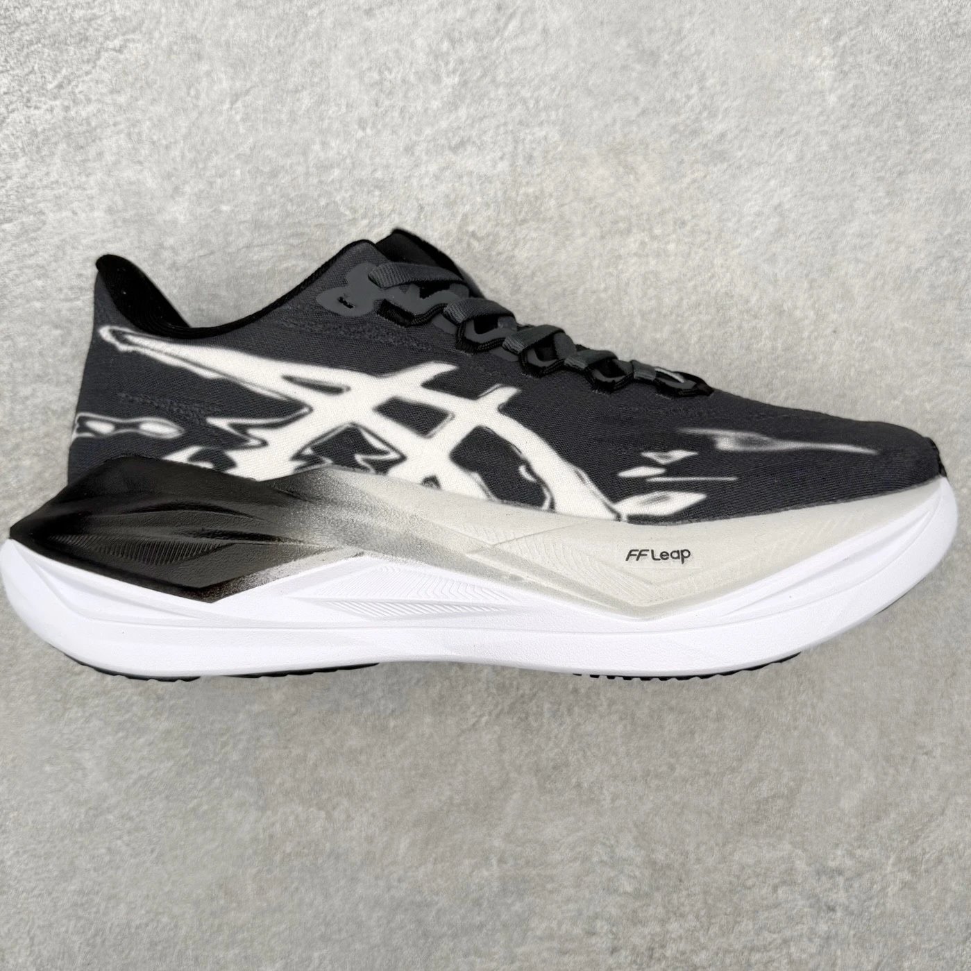 ASICS Sneakers SUPERBLAST 3 — Black and white