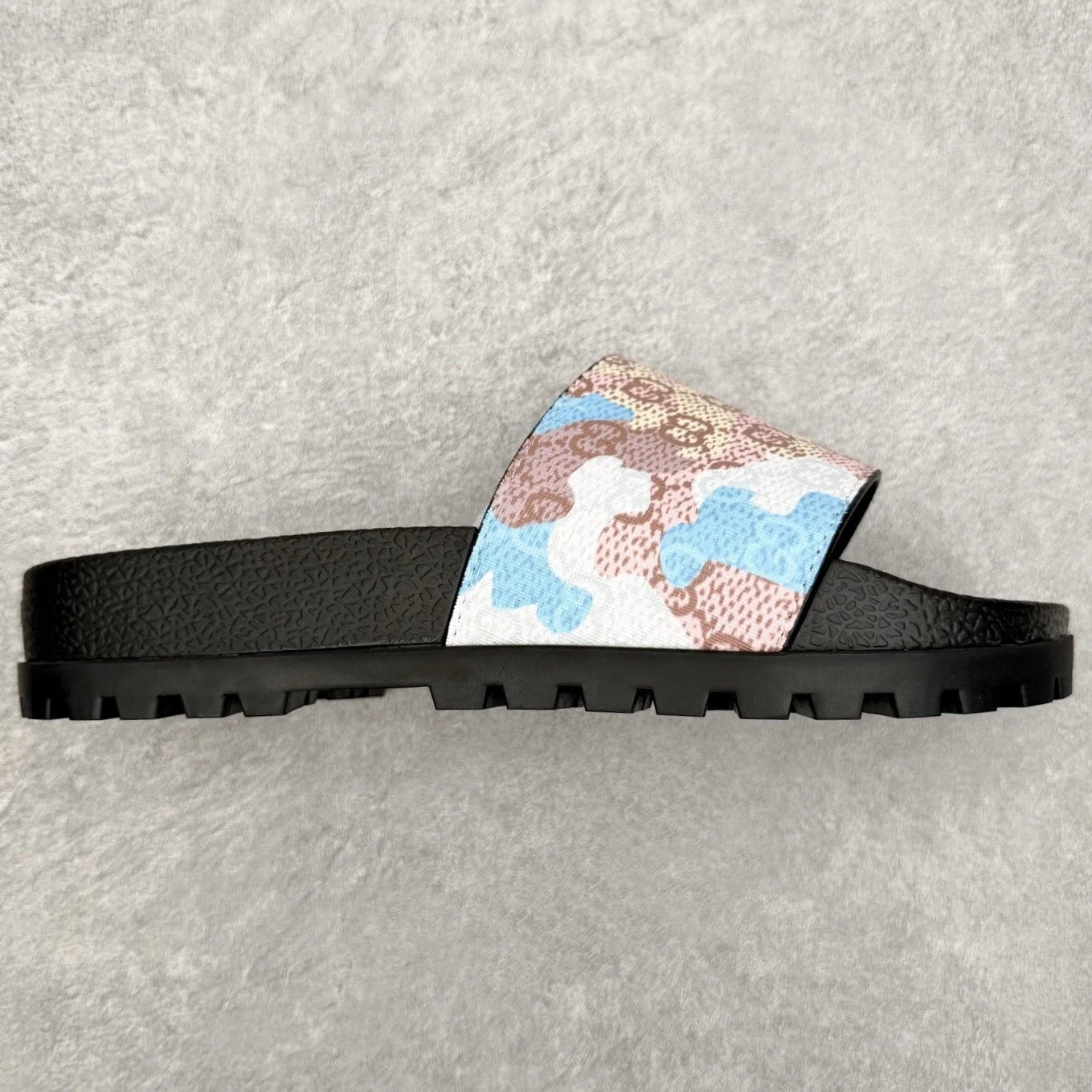 Gucci Slippers Logo-Pattern Lug-Sole Slide — Gray-blue