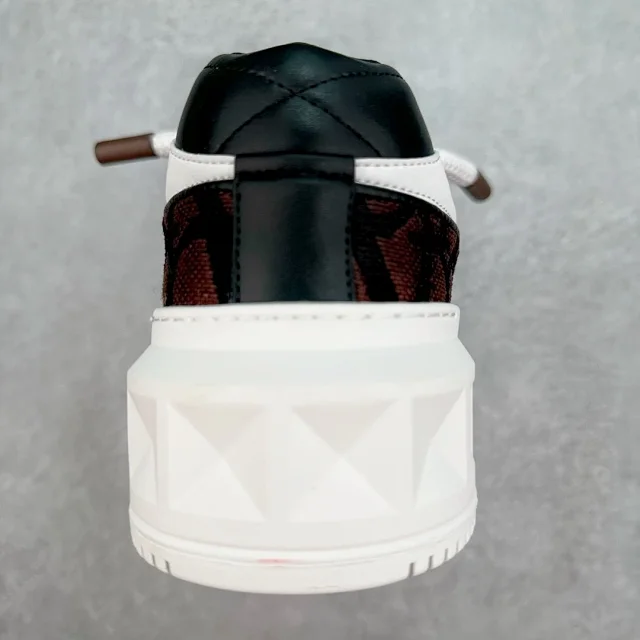 Valentino Garavani Sneakers One Stud XL Low-Top product detail image 35