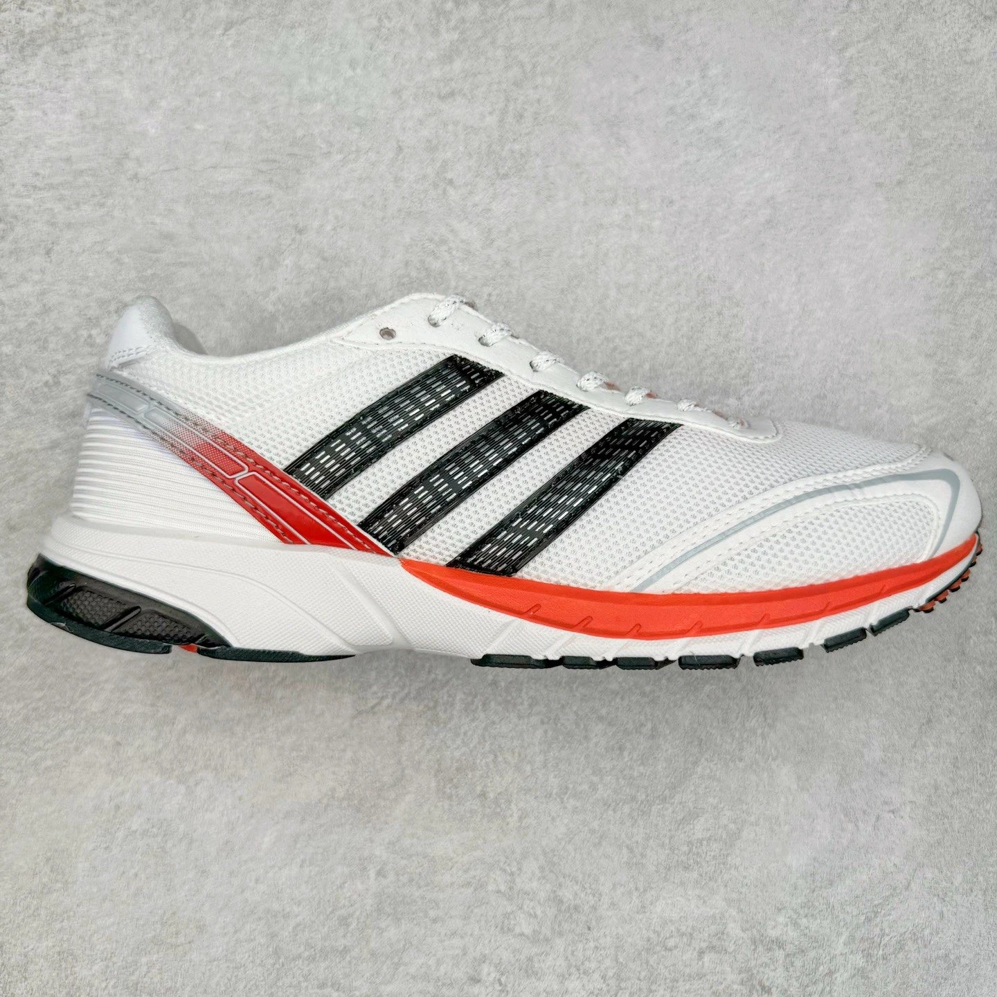 Adidas Sneakers Low-Top Mesh Three-Stripe — White, black, and red