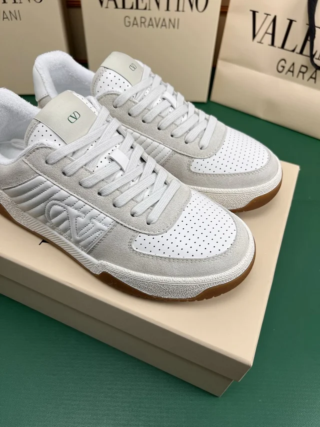 Valentino Garavani Sneakers Low-top VLogo side-panel product detail image 22