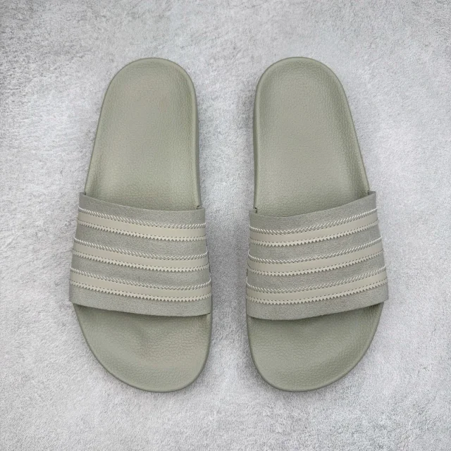Fear of God Slippers Three-Stripe Slide product detail image 2