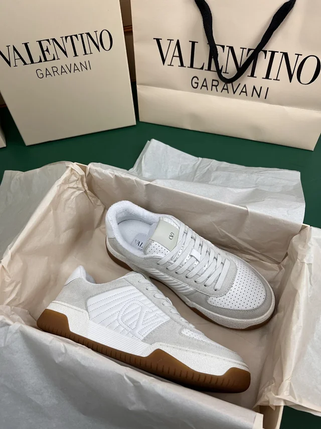 Valentino Garavani Sneakers Low-top VLogo side-panel product detail image 17