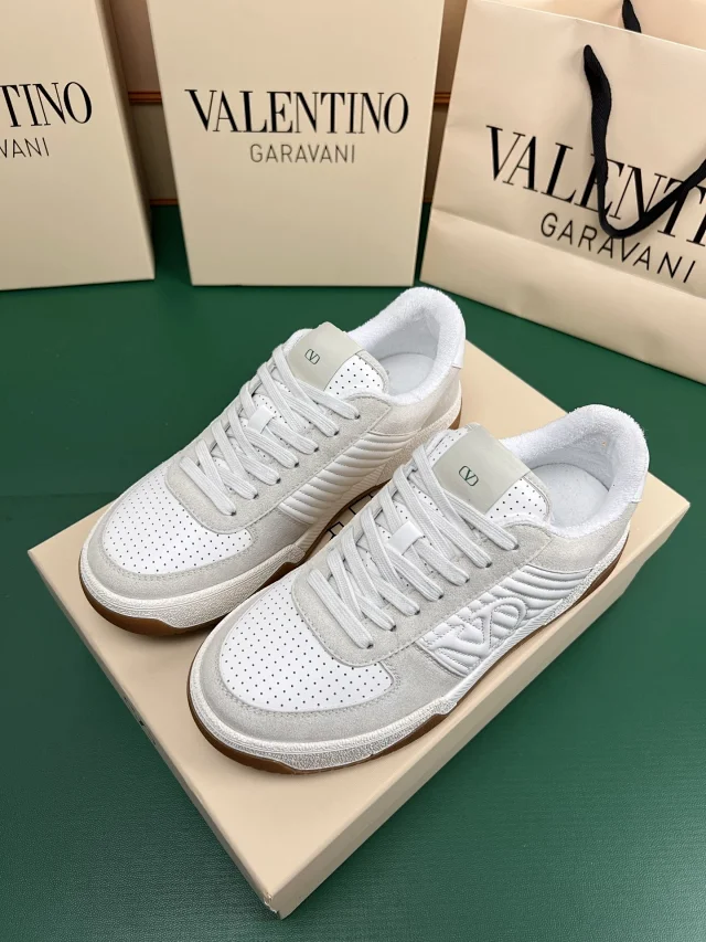 Valentino Garavani Sneakers Low-top VLogo side-panel product detail image 19