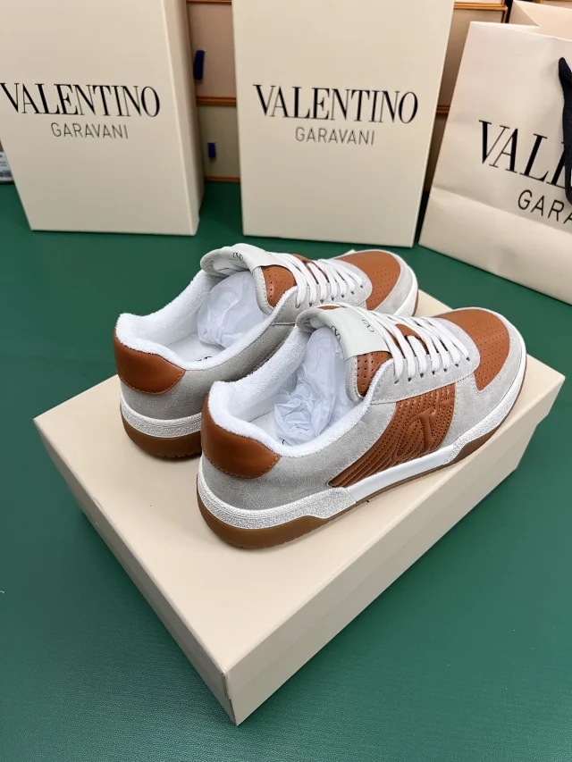 Valentino Garavani Sneakers Low-top VLogo side-panel product detail image 15