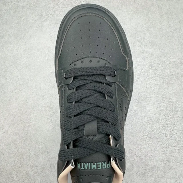 QUINN Sneakers Low-top lace-up with embossed graphic sole product detail image 13
