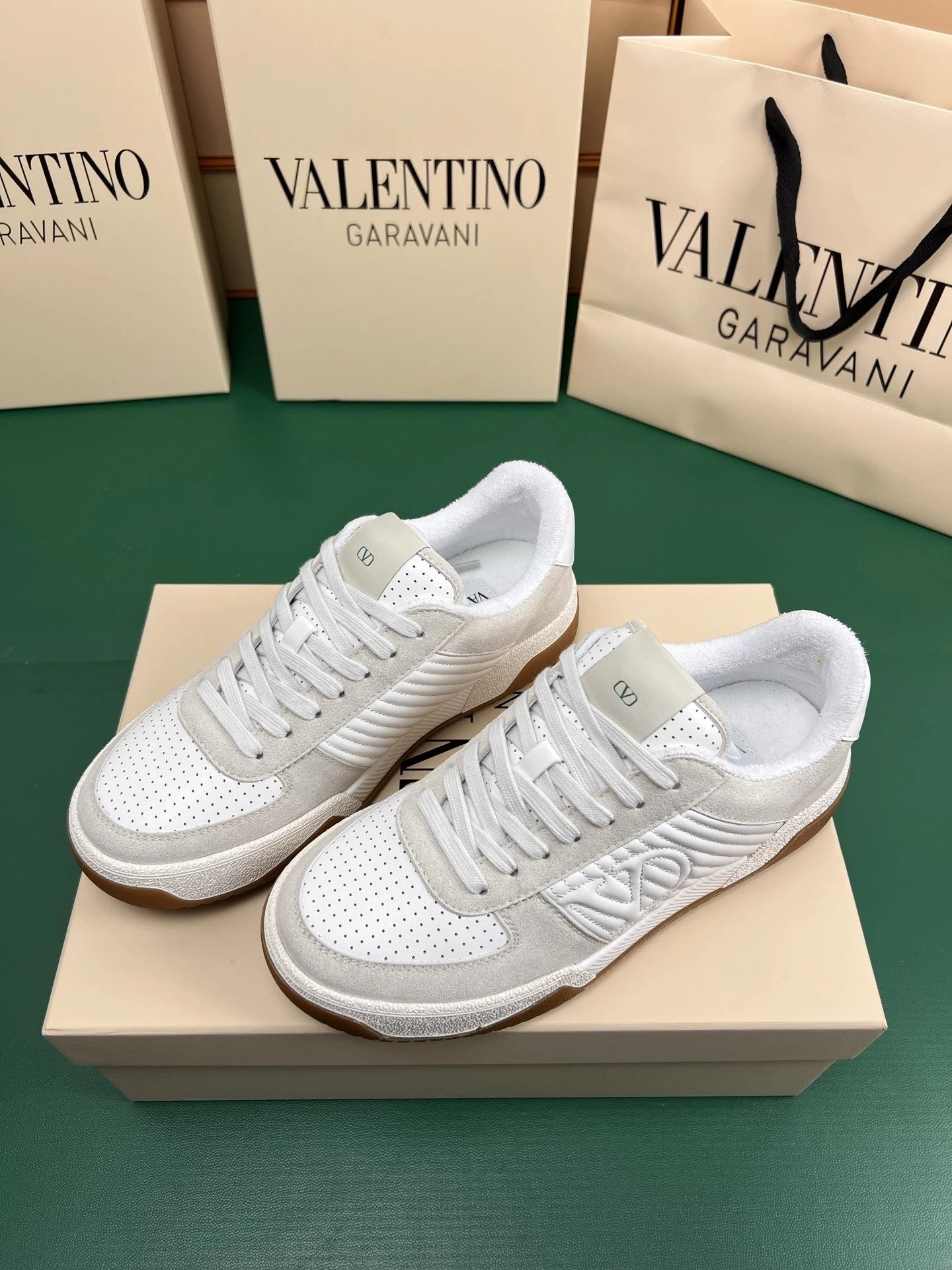 Valentino Garavani Sneakers Low-top VLogo side-panel — Whitewash
