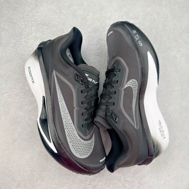 Nike Sneakers ZoomX low-top running with mesh upper and thick foam sole product detail image 3