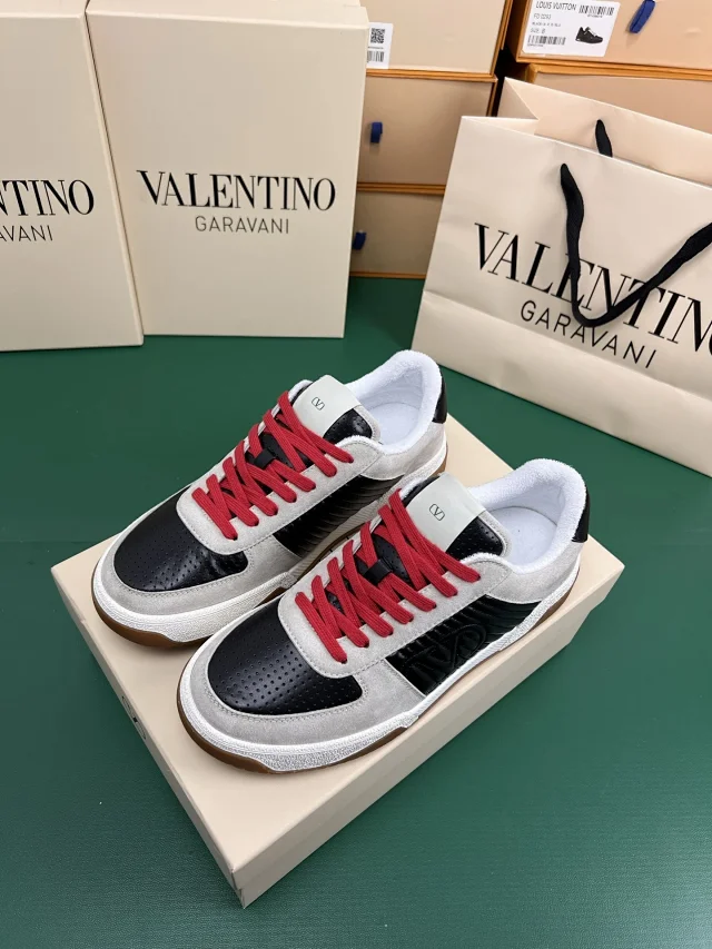 Valentino Garavani Sneakers Low-top VLogo side-panel product detail image 6