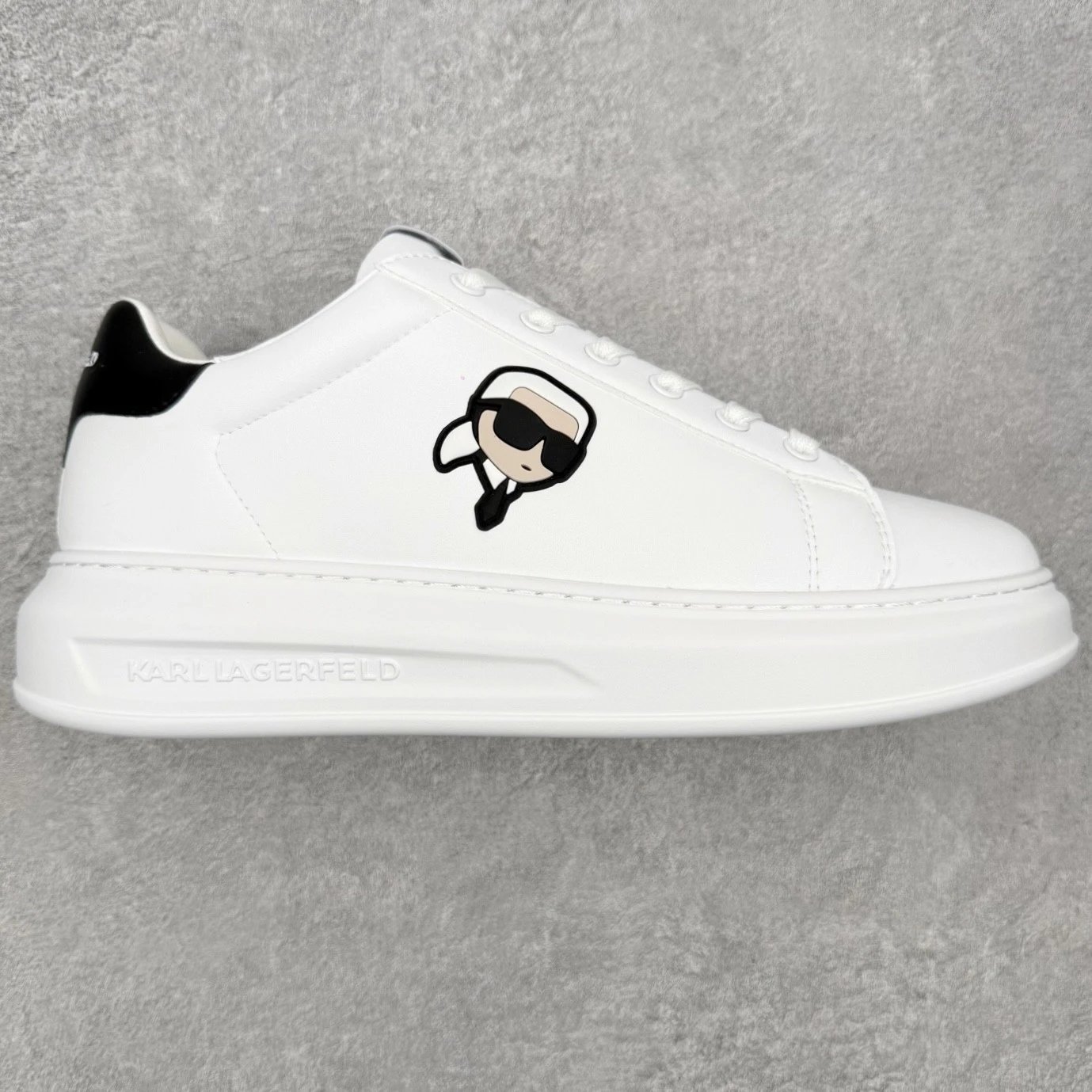 Karl Lagerfeld Sneakers K/Ikonik platform lace-up low-top — White black tail black sunglasses
