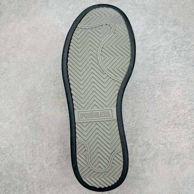 QUINN Sneakers Low-top lace-up with embossed graphic sole product detail image 18