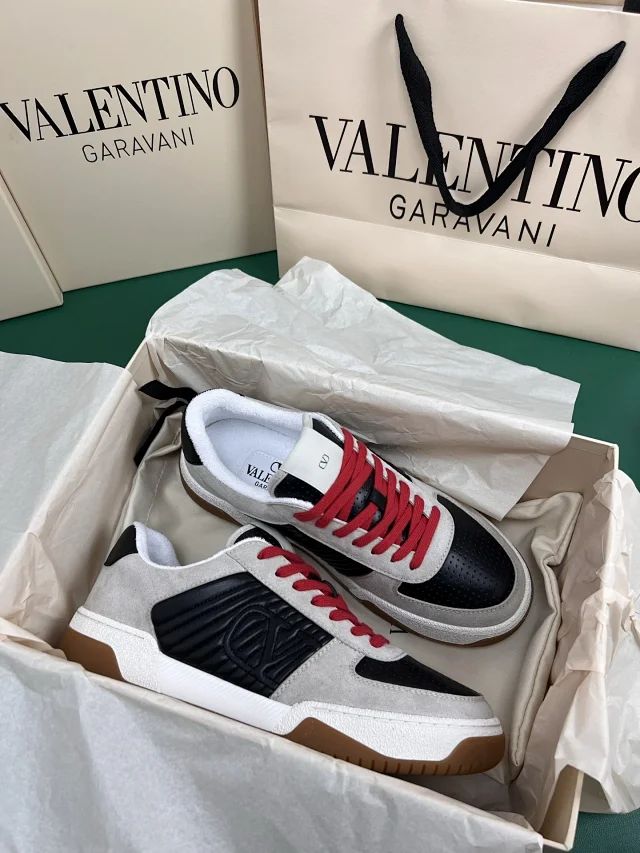 Valentino Garavani Sneakers Low-top VLogo side-panel product detail image 10