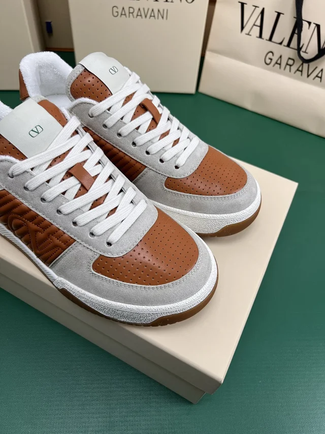 Valentino Garavani Sneakers Low-top VLogo side-panel product detail image 16