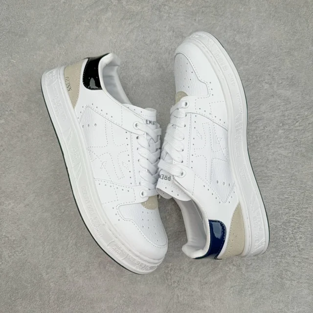 QUINN Sneakers Low-top lace-up with embossed graphic sole product detail image 3