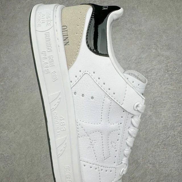 QUINN Sneakers Low-top lace-up with embossed graphic sole product detail image 6