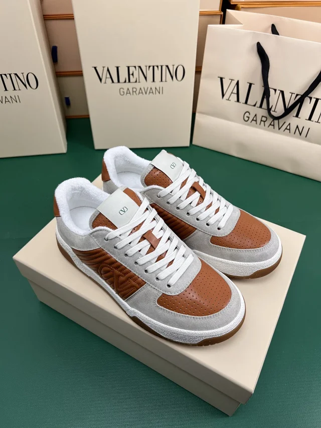 Valentino Garavani Sneakers Low-top VLogo side-panel product detail image 12