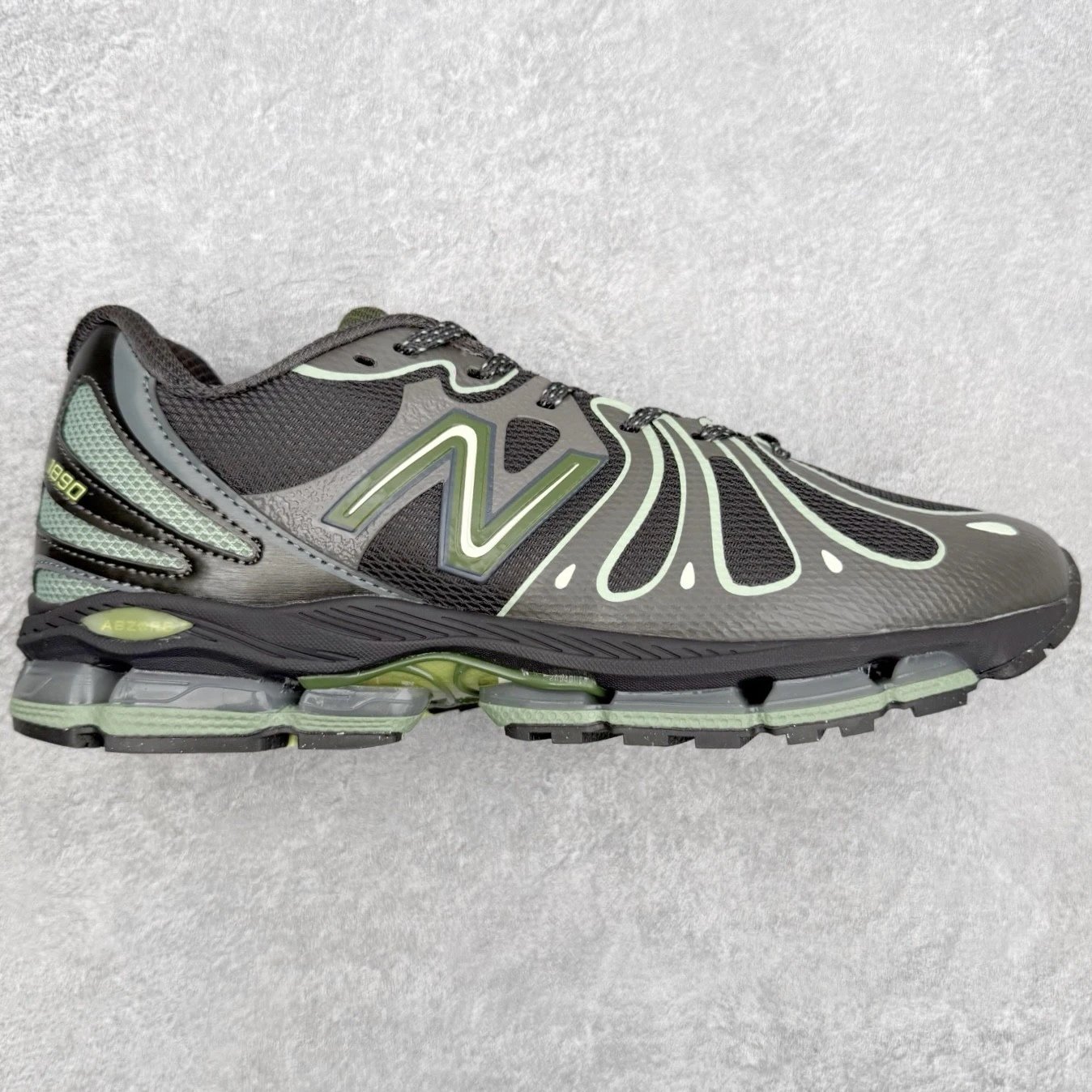 Unbranded Sneakers 1890 low-top mesh with segmented cushioning sole — Black, gray, and green