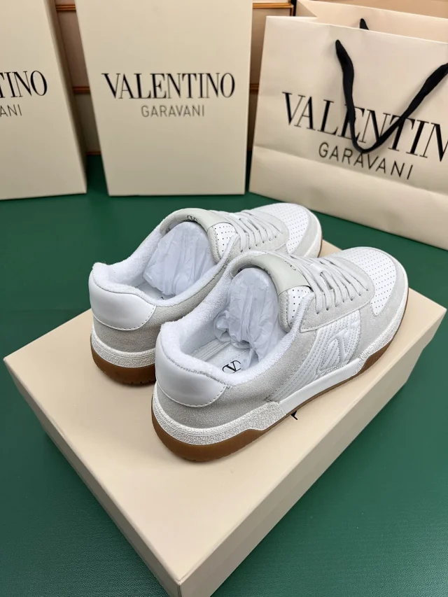 Valentino Garavani Sneakers Low-top VLogo side-panel product detail image 21