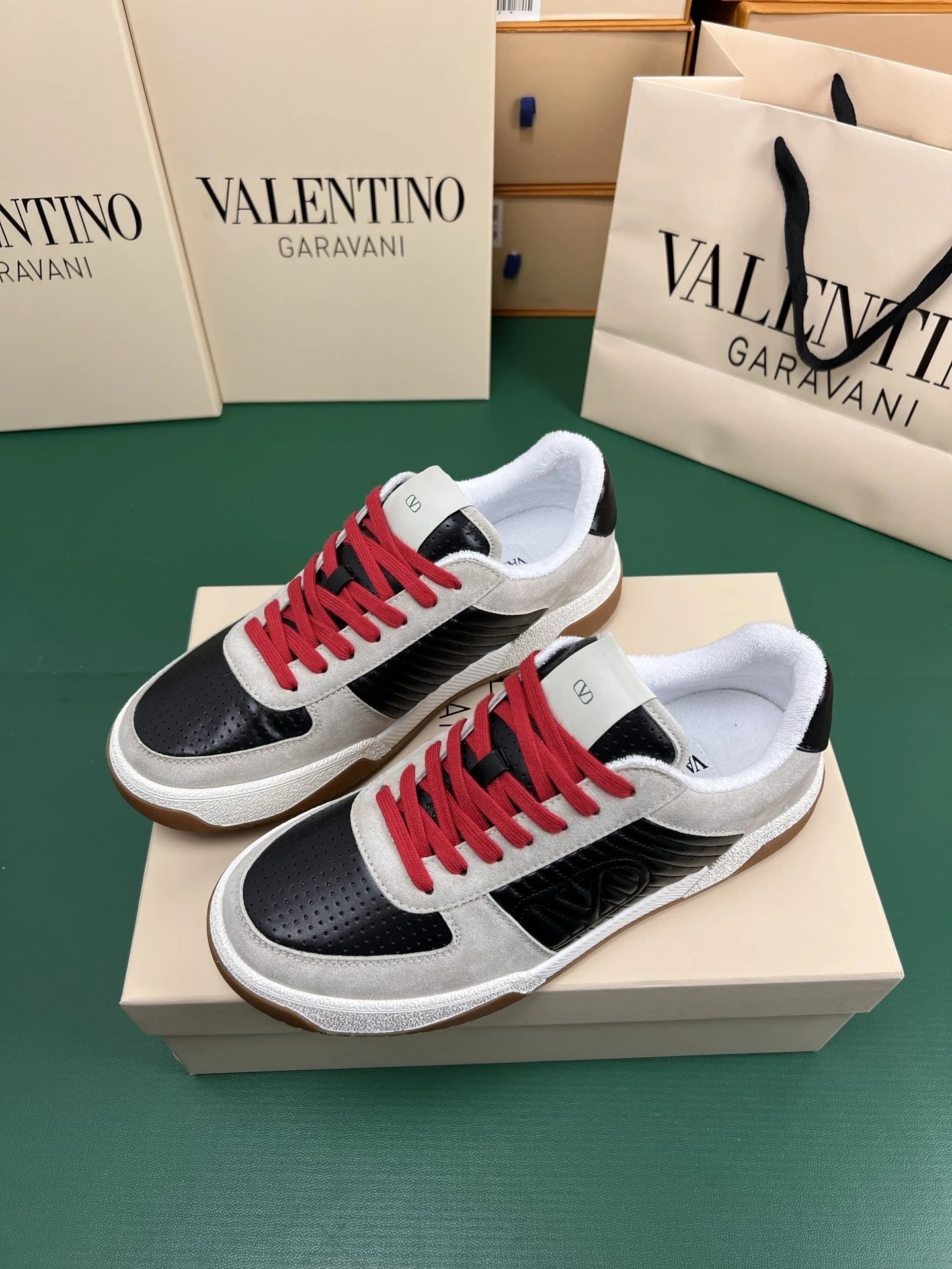 Valentino Garavani Sneakers Low-top VLogo side-panel — White, gray, and black