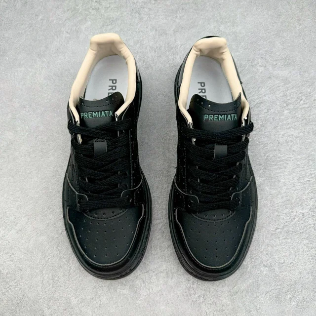 QUINN Sneakers Low-top lace-up with embossed graphic sole product detail image 11