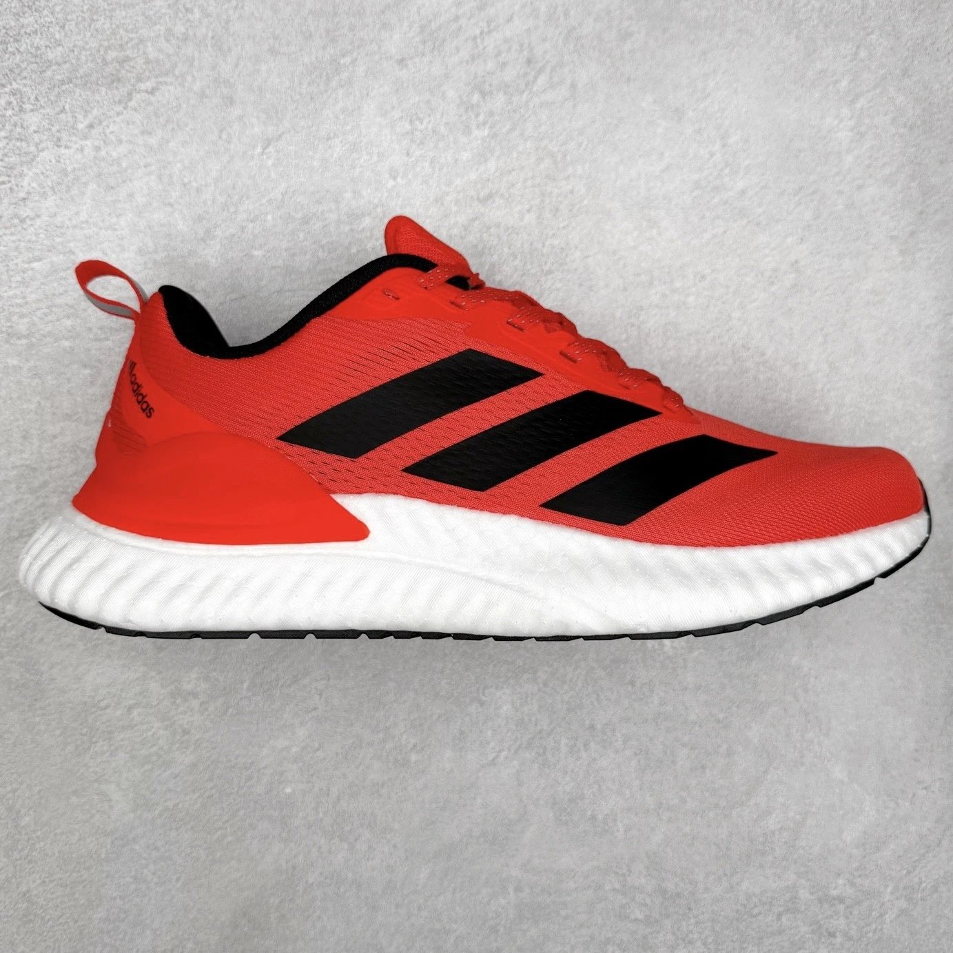 Adidas Sneakers Low-top three-stripe knit with textured foam soles — Black and red