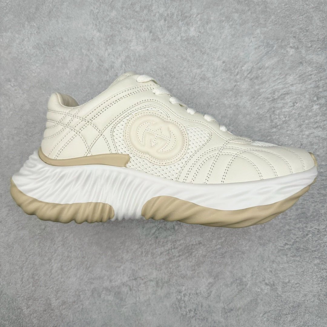 Gucci Sneakers Chunky wave-sole with Interlocking G side logo — Beige