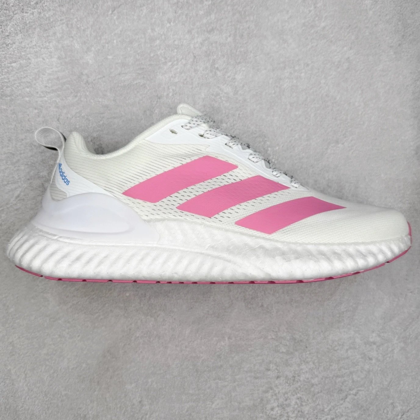 Adidas Sneakers Low-top three-stripe knit with textured foam soles — Pink and white