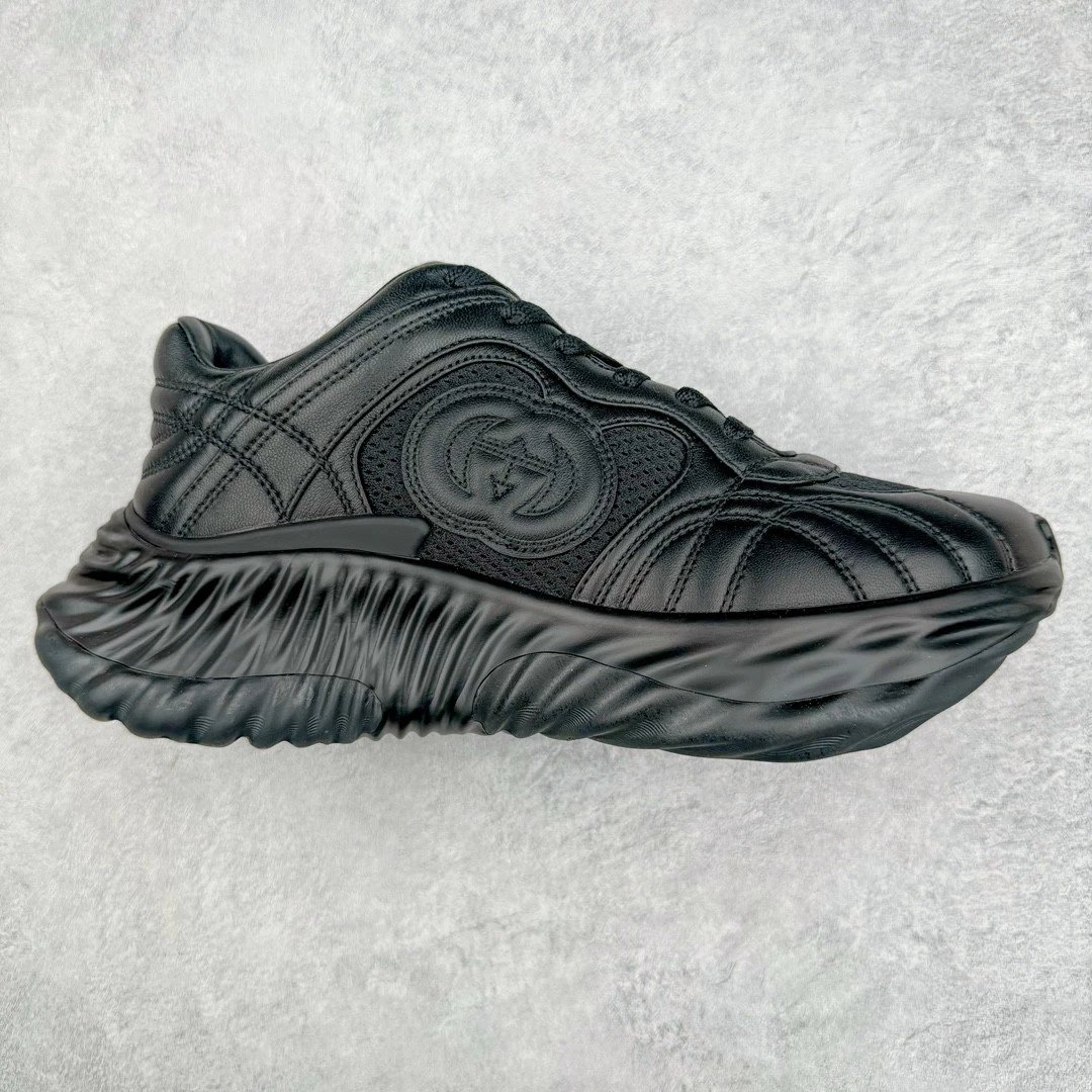 Gucci Sneakers Chunky wave-sole with Interlocking G side logo — Black