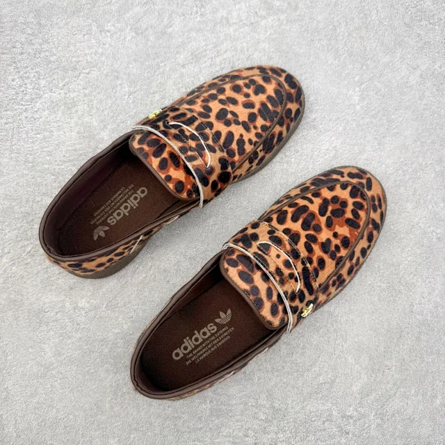 Adidas Sneakers Slip-On Loafers with Three Stripes product detail image 3