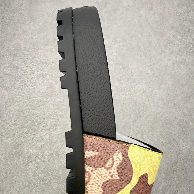 Gucci Slippers Logo-Pattern Lug-Sole Slide product detail image 6