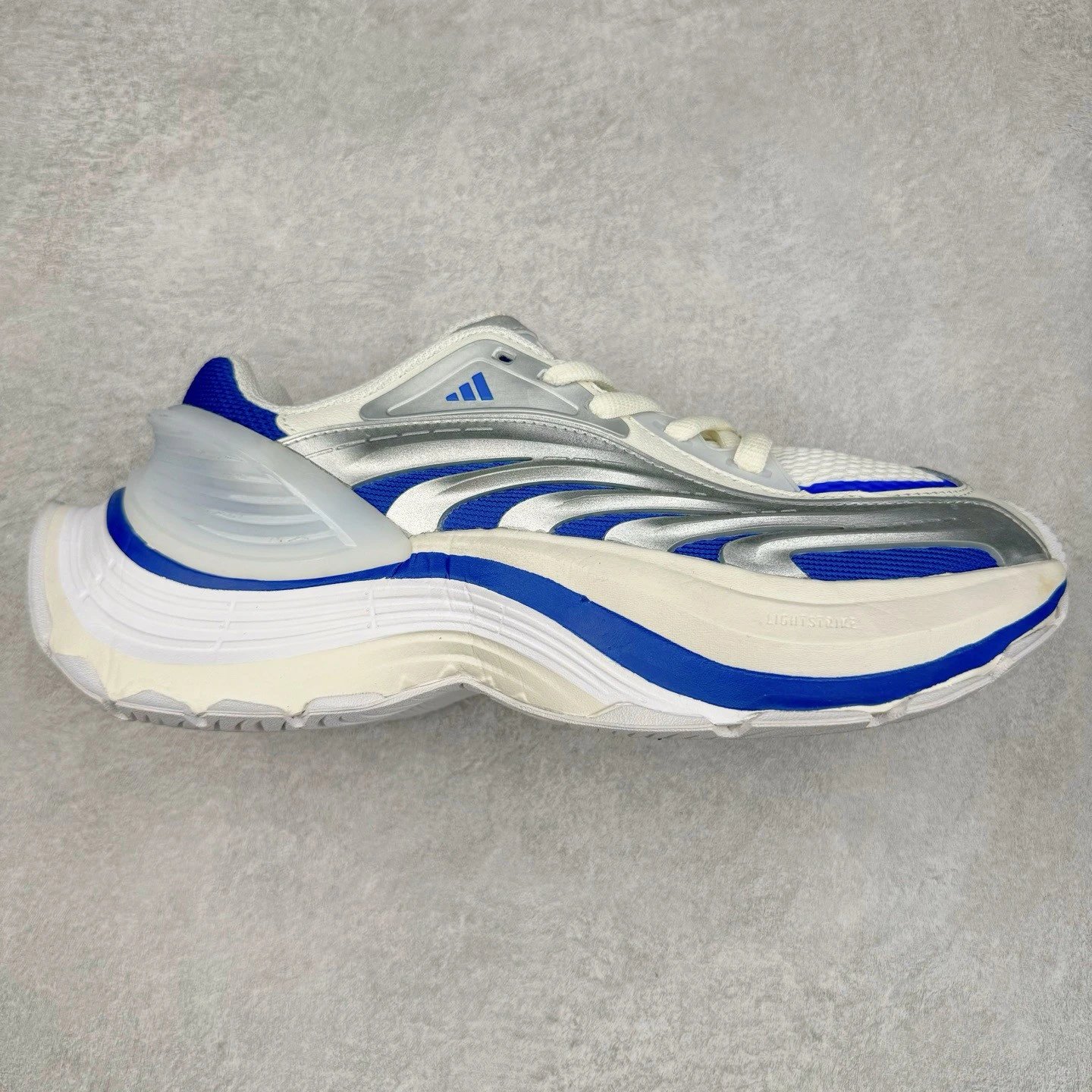 adidas Sneakers XLG MTW — White and blue