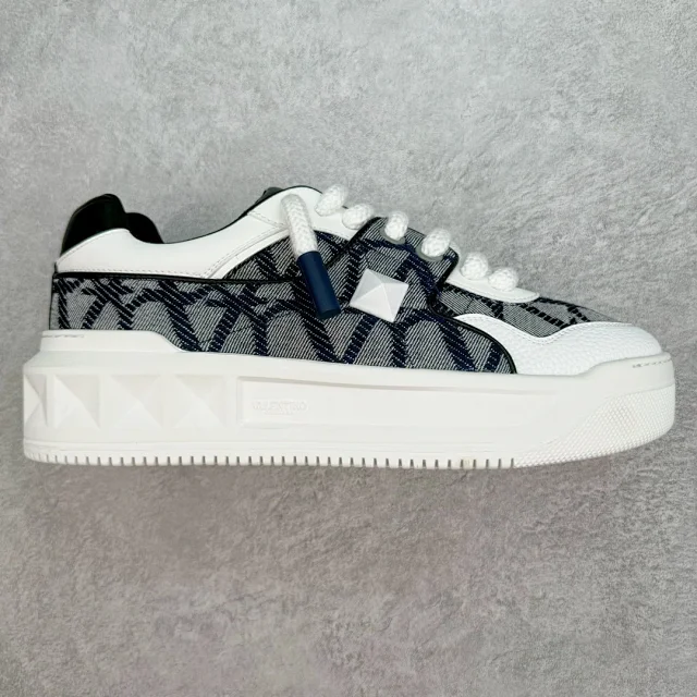 Valentino Garavani Sneakers One Stud XL Low-Top product detail image 10