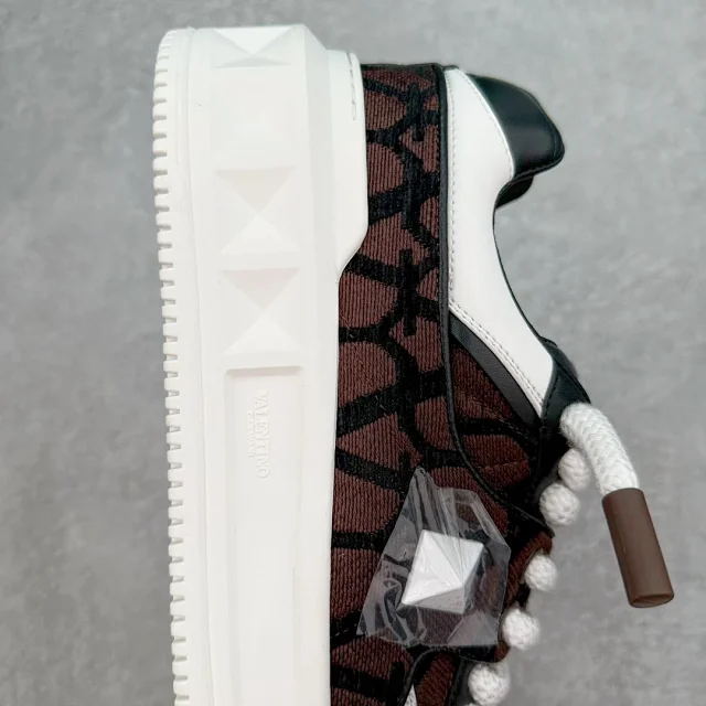 Valentino Garavani Sneakers One Stud XL Low-Top product detail image 33