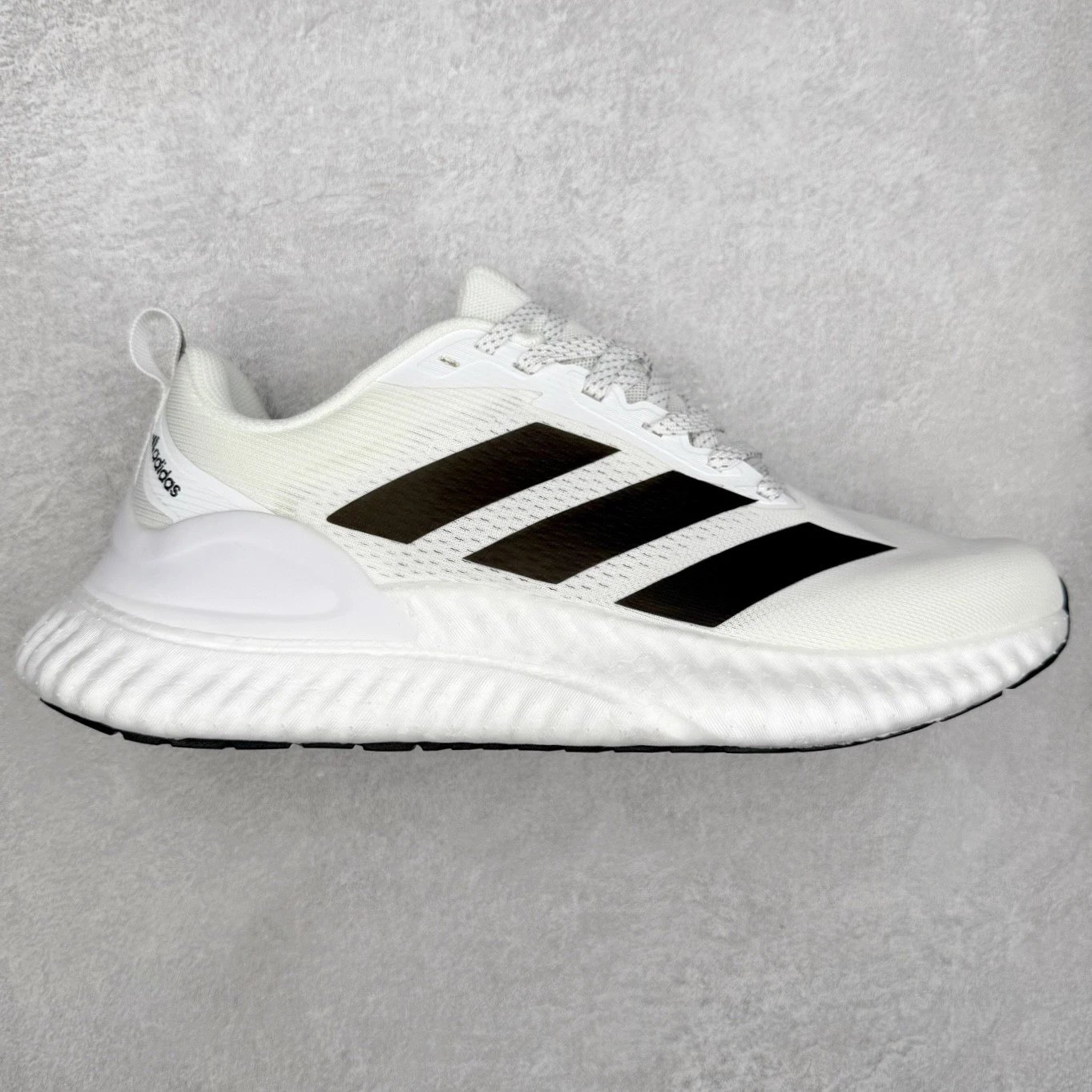 Adidas Sneakers Low-top three-stripe knit with textured foam soles — Black and white
