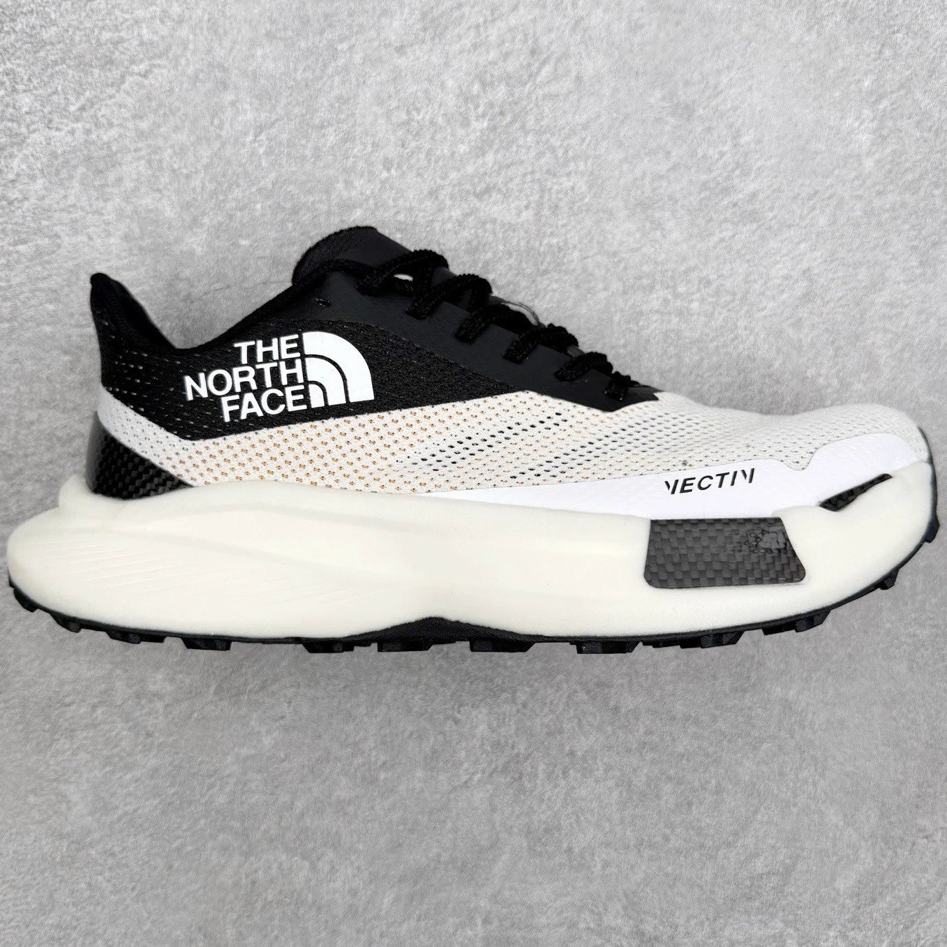 The North Face Sneakers Vectiv Enduris 4 trail running shoes — Black and white