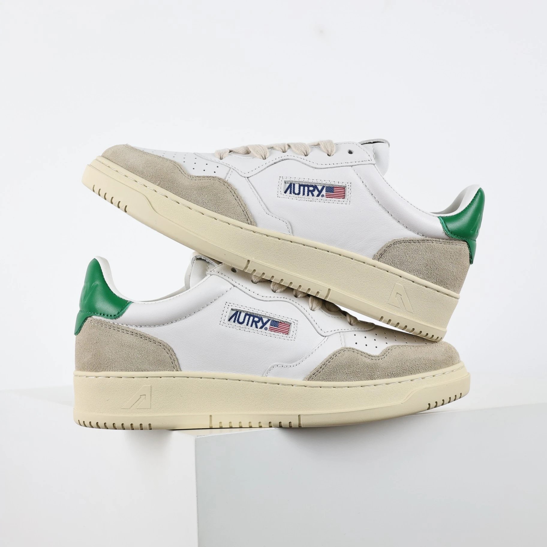 Autry Sneakers Medalist low-top leather — White, gray, green