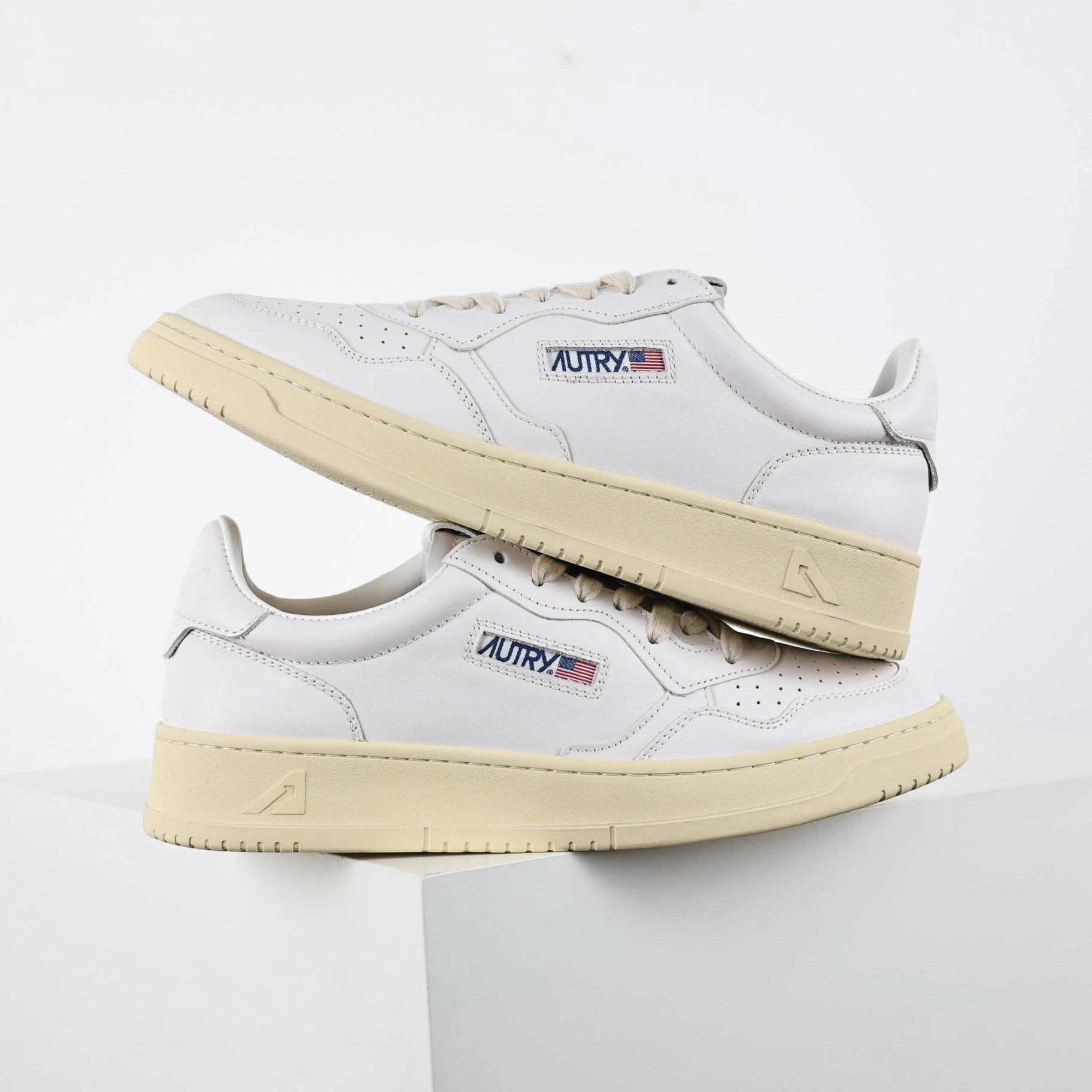 Autry Sneakers Medalist low-top leather — white